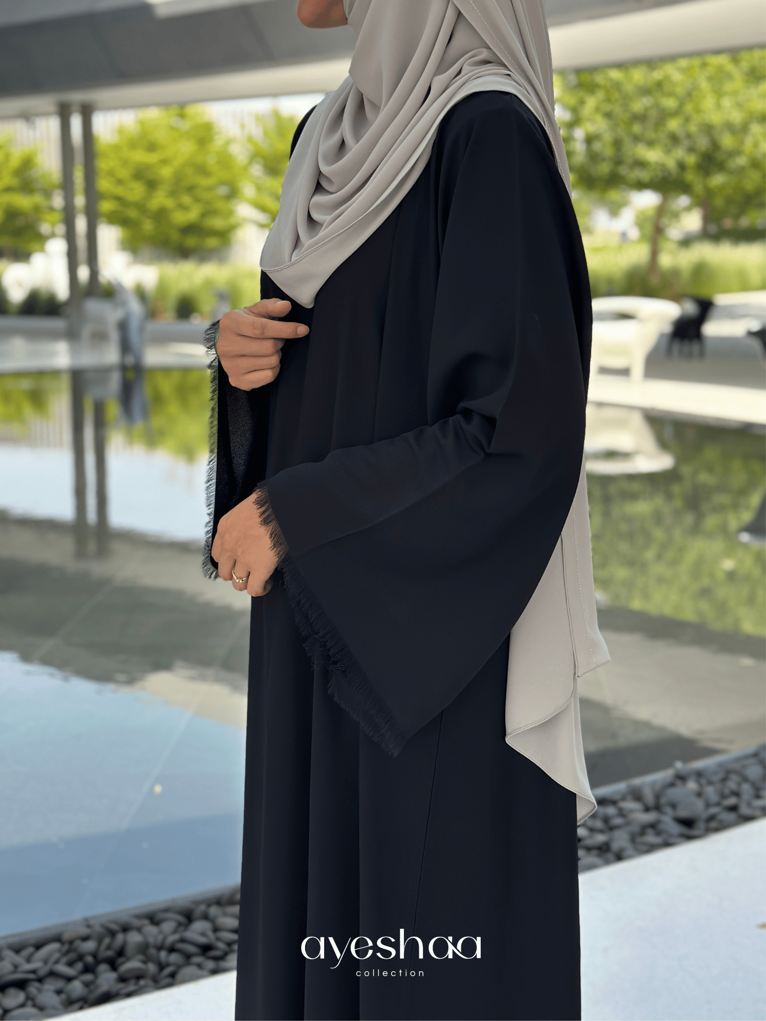 Abaya noire, abaya simple, abaya allaitement, abaya zip, abaya droite, abaya mastour, femme musulmane, abaya dubai, abaya faraasha, abaya jennah boutique, abaya ayeshaa collection