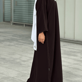 abaya marron, abaya Dubai, nidha, abaya uae, abaya simple, abaya coupe droite, hijab blanc, modest outfit, femme musulmane, modesty