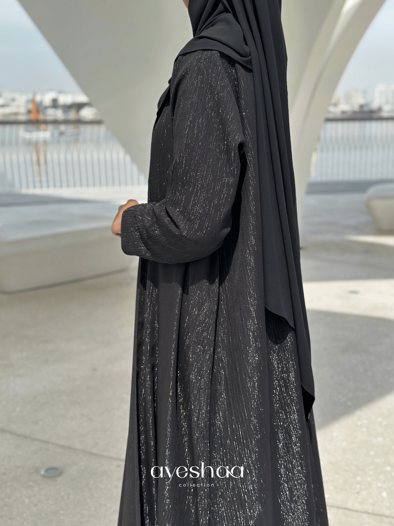 Abaya brillante, abaya eid, abaya mariage, abaya noire brillante, ensemble eid, sous robe noire brillante, femme musulmane, mastour, hijab noir long, hijab moussline 2m