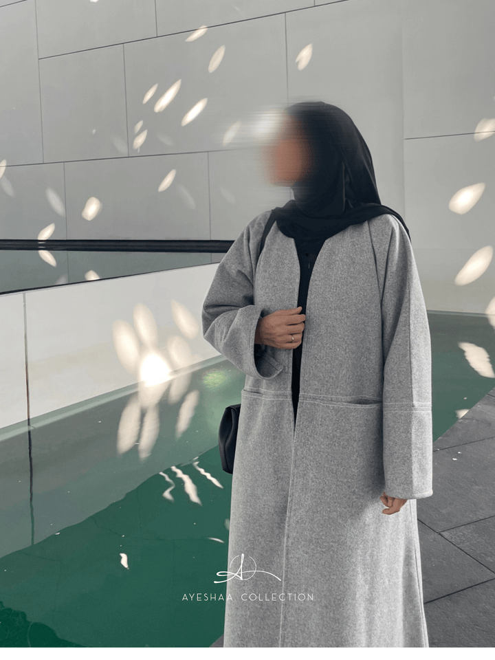 abaya manteau, abaya hiver, winter outfit, abaya laine, guide taille taille émiratie, abaya pour petite, abaya 60 abaya taille 52, Ayeshaa collection