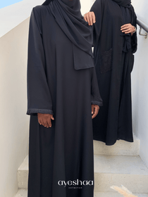 Abaya noire, abaya simple, abaya allaitement, abaya zip, abaya droite, abaya mastour, femme musulmane, abaya dubai, abaya faraasha, abaya jennah boutique, abaya ayeshaa collection