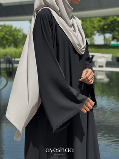 Abaya noire, abaya simple, abaya allaitement, abaya zip, abaya droite, abaya mastour, femme musulmane, abaya dubai, abaya faraasha, abaya jennah boutique, abaya ayeshaa collection