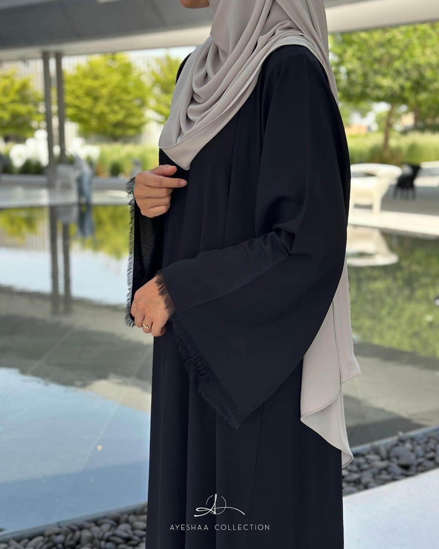 Abaya noire, abaya simple, abaya allaitement, abaya zip, abaya droite, abaya mastour, femme musulmane, abaya dubai, abaya faraasha, abaya jennah boutique, abaya ayeshaa collection