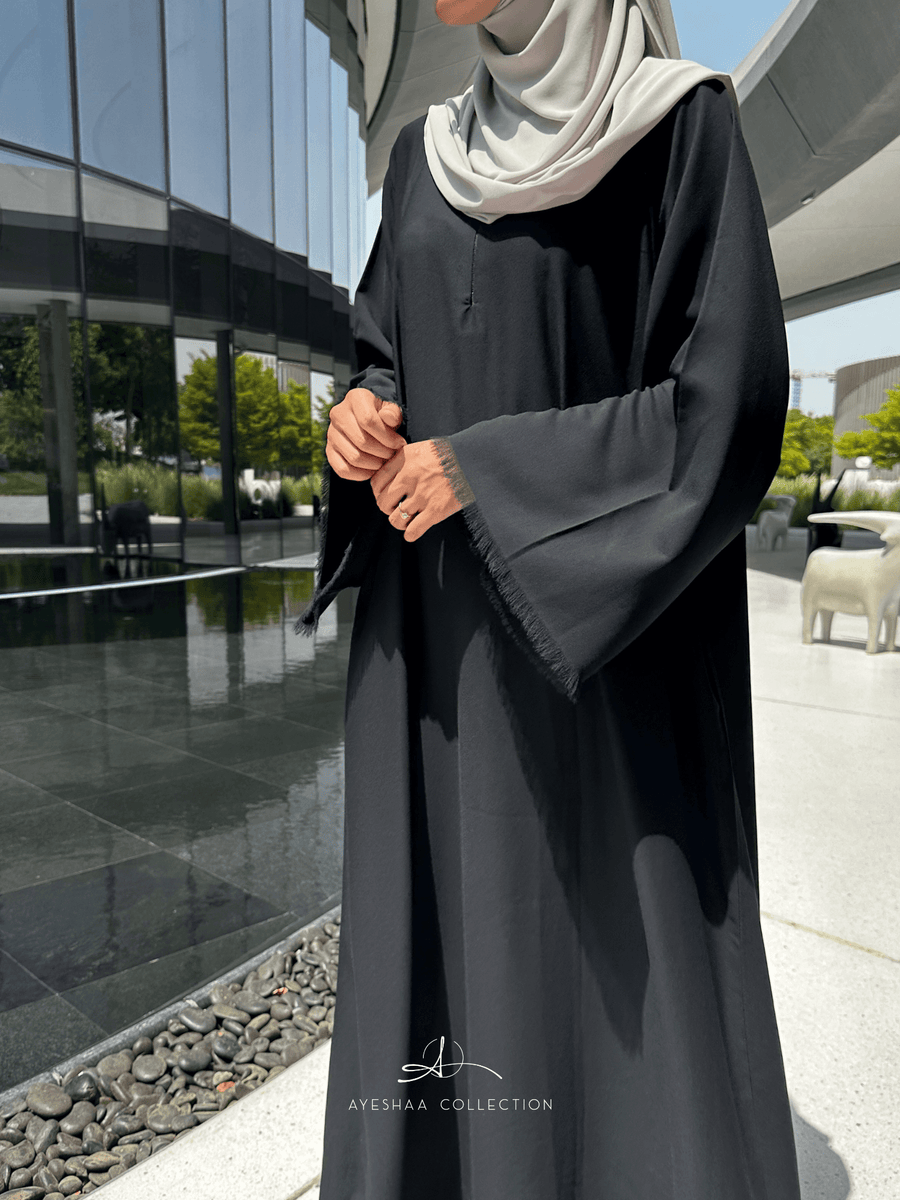 Abaya noire, abaya simple, abaya allaitement, abaya zip, abaya droite, abaya mastour, femme musulmane, abaya dubai, abaya faraasha, abaya jennah boutique, abaya ayeshaa collection