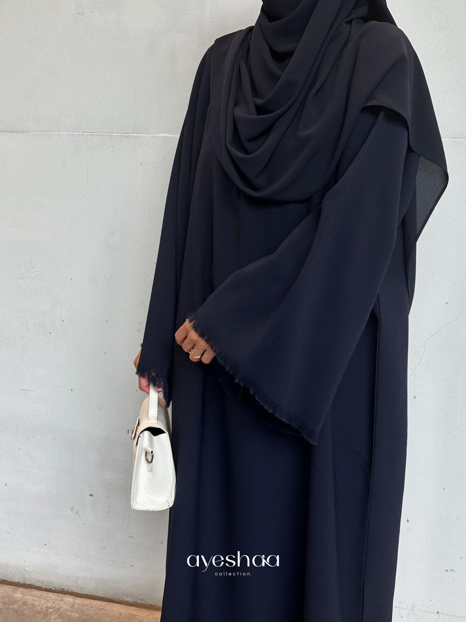 Abaya navy,abaya bleue nuit, abaya black, abaya creation, abaya designer, abaya Dubai,abaya France, abaya simple,hijab bleu nuit, hijab noir