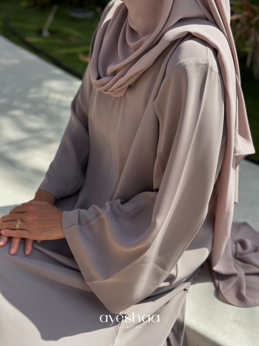 abaya nidha abaya rose, kimono rose, abaya Dubai, hijab blanc, hijab rose, hijab line, abaya papillon, abaya lin, abaya dubai, abaya été, jennah boutique, classy mastour, mastour, abaya moderne, abaya petite taille, abaya grande taille, nidha