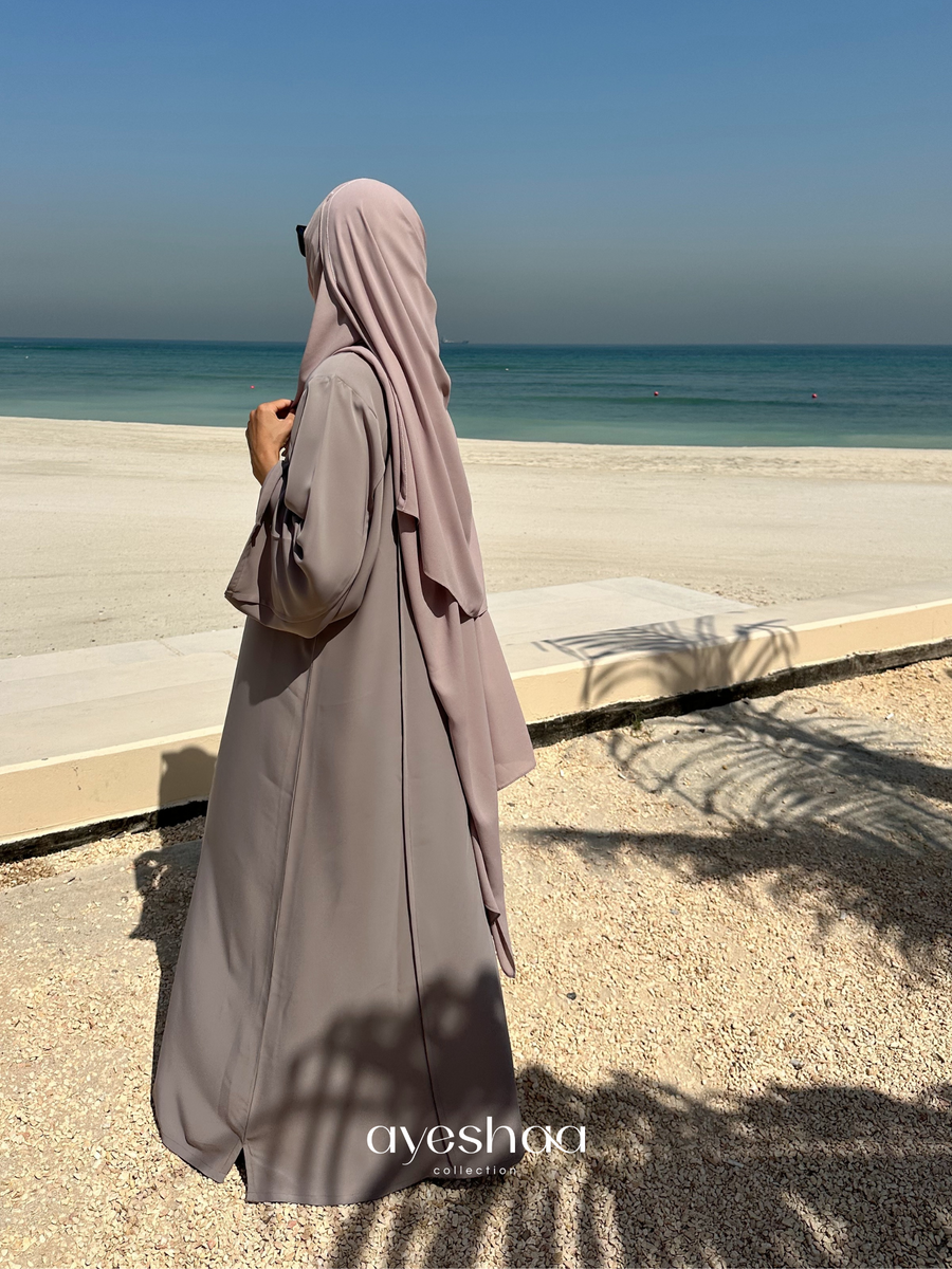 abaya nidha abaya rose, kimono rose, abaya Dubai, hijab blanc, hijab rose, hijab line, abaya papillon, abaya lin, abaya dubai, abaya été, jennah boutique, classy mastour, mastour, abaya moderne, abaya petite taille, abaya grande taille, nidha