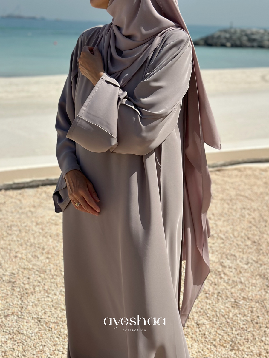 abaya nidha abaya rose, kimono rose, abaya Dubai, hijab blanc, hijab rose, hijab line, abaya papillon, abaya lin, abaya dubai, abaya été, jennah boutique, classy mastour, mastour, abaya moderne, abaya petite taille, abaya grande taille, nidha