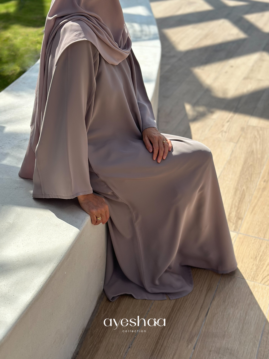 abaya nidha abaya rose, kimono rose, abaya Dubai, hijab blanc, hijab rose, hijab line, abaya papillon, abaya lin, abaya dubai, abaya été, jennah boutique, classy mastour, mastour, abaya moderne, abaya petite taille, abaya grande taille, nidha