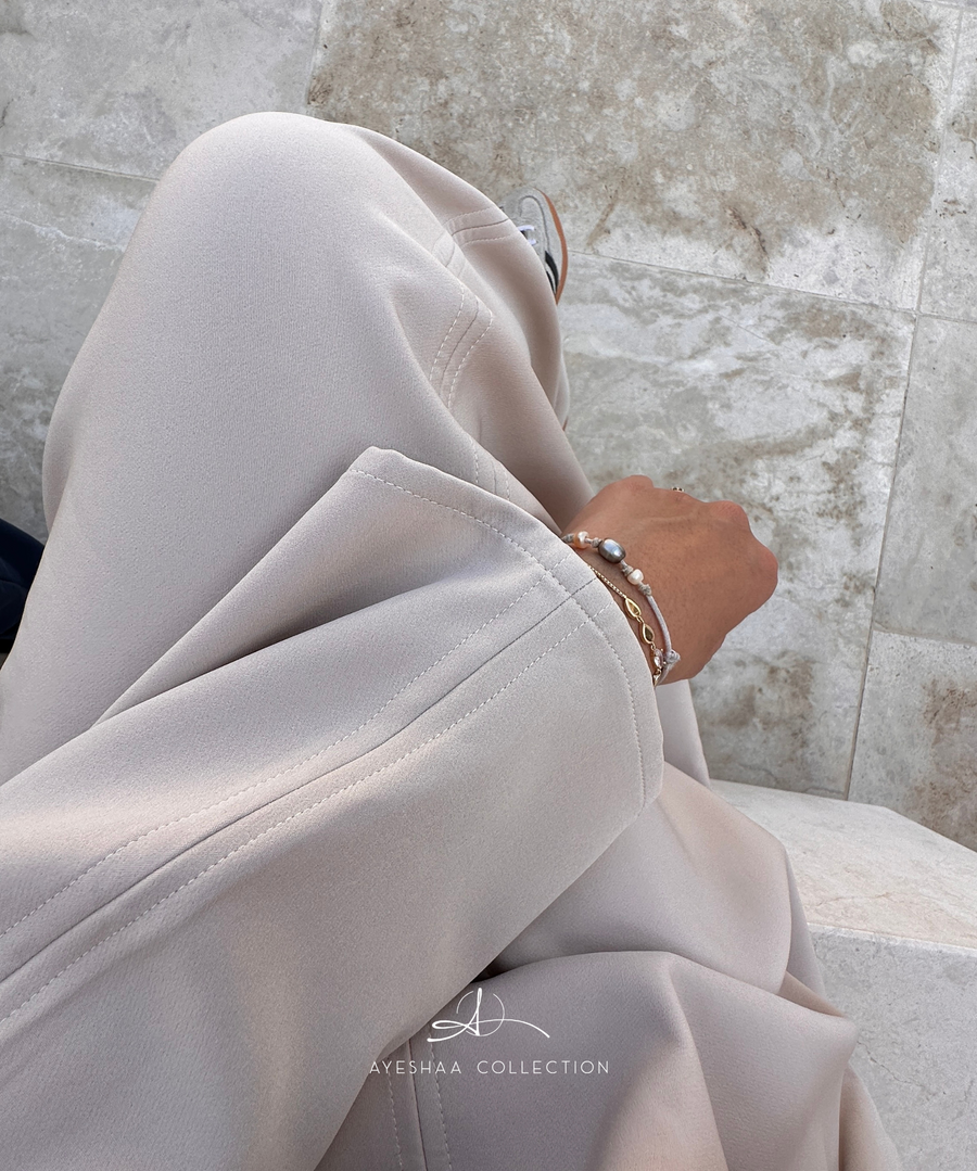 abaya beige, abaya comfy, abaya street, abaya confortable, abaya automne, abaya épaisse, abaya classy, abaya dubai