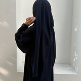 Hijab bleu mariné hijab bleu, hijab soie de medine, hijab premium, ayeshaa collection, abaya noir, abaya simple noire, mastour, femme musulmane, hijab outfit