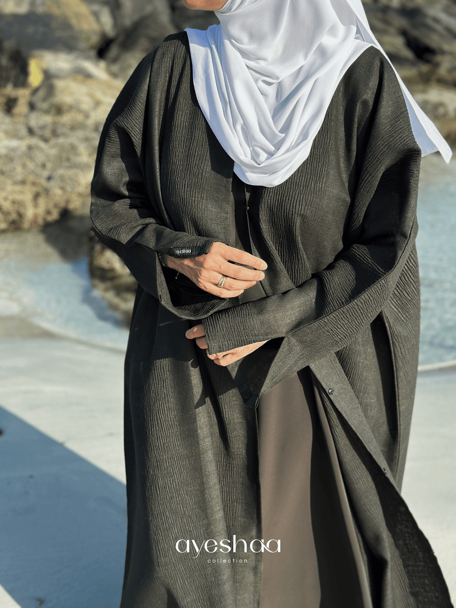 abaya verte, kimono kaki abaya Dubai, hijab blanc, hijab line, abaya papillon, abaya lin, abaya dubai, abaya été, jennah boutique, classy mastour, mastour, abaya moderne, abaya petite taille, abaya grande taille