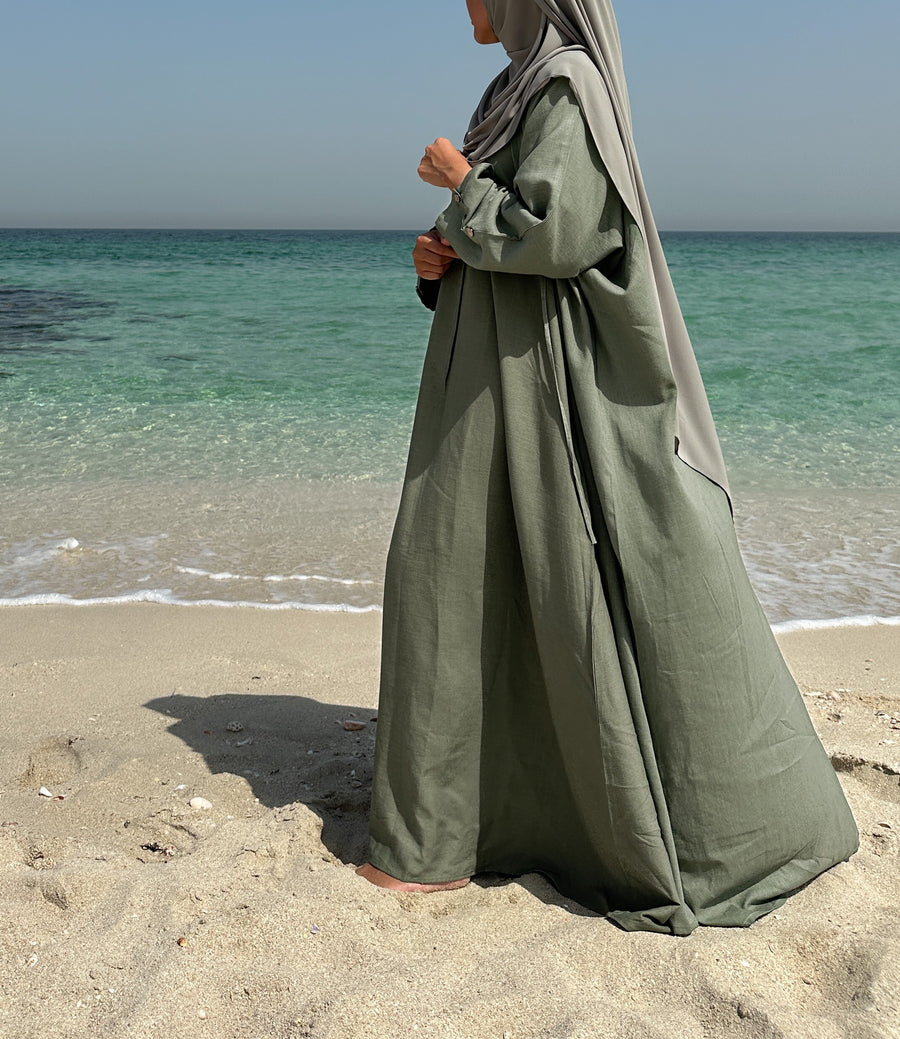 abaya vert sage, abaya été, summer abaya, jilbeb vert, hijab vert, khimar vert, ensemble lin, abaya lin, abaya allaitement, femme musulmane, robe islamique, abaya dubai,