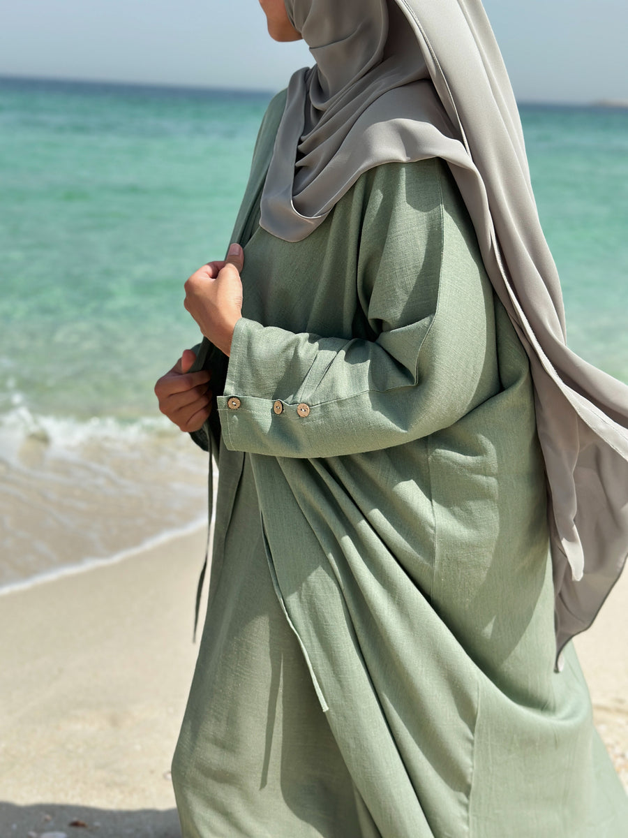 abaya vert sage, abaya été, summer abaya, jilbeb vert, hijab vert, khimar vert, ensemble lin, abaya lin, abaya allaitement, femme musulmane, robe islamique, abaya dubai,