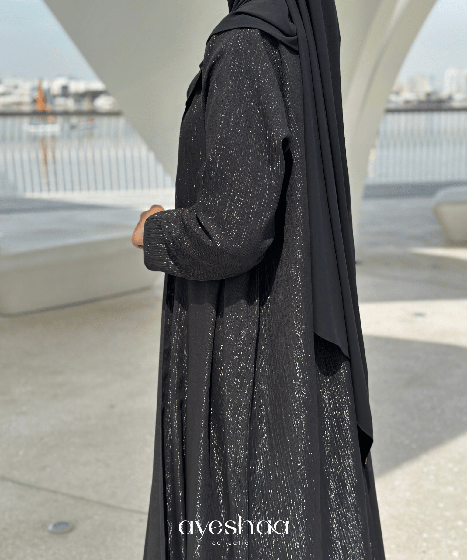 Abaya brillante, abaya eid, abaya mariage, abaya noire brillante, ensemble eid, sous robe noire brillante, femme musulmane, mastour, hijab noir long, hijab moussline 2m