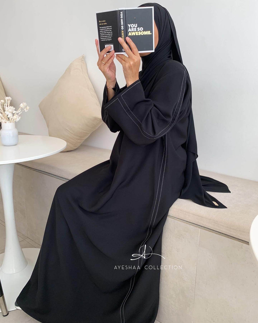 abaya coupe droite noire, simple, mastour élégante, femme musulmane
